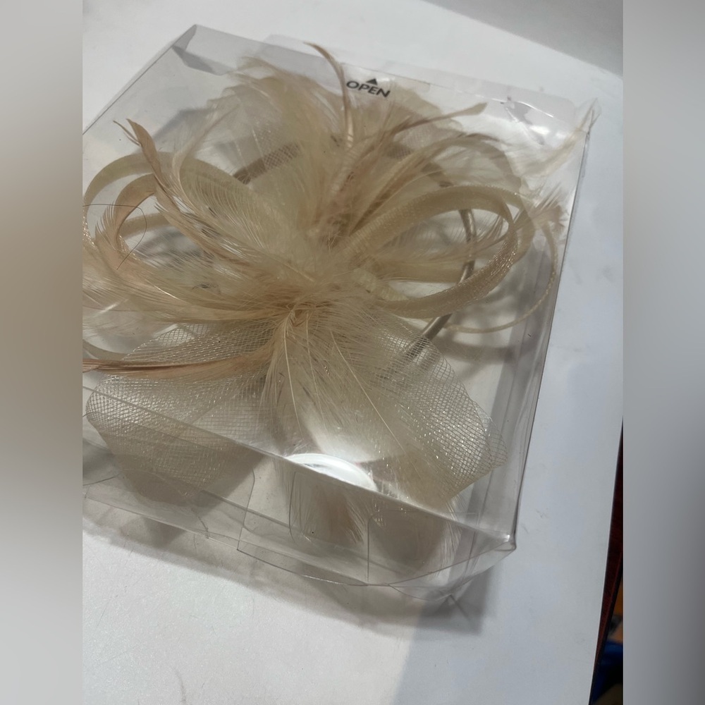 Cream Hair Accessory with Dramatic Design - Picture 3 of 3